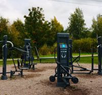Myllypuron liikuntapuiston välineet ovat suomalaisen GymParkin toimittamat. Puistossa on viisi ulkokuntoiluvälinettä joka sisältää; stepperit (2kpl), soutulaitteet (2 kpl), ojentajat (2kpl), ylätaljat (2kpl) ja selkärullat (2kpl).
